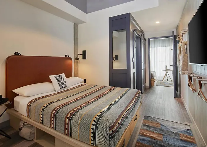 Moxy Short North Hotel