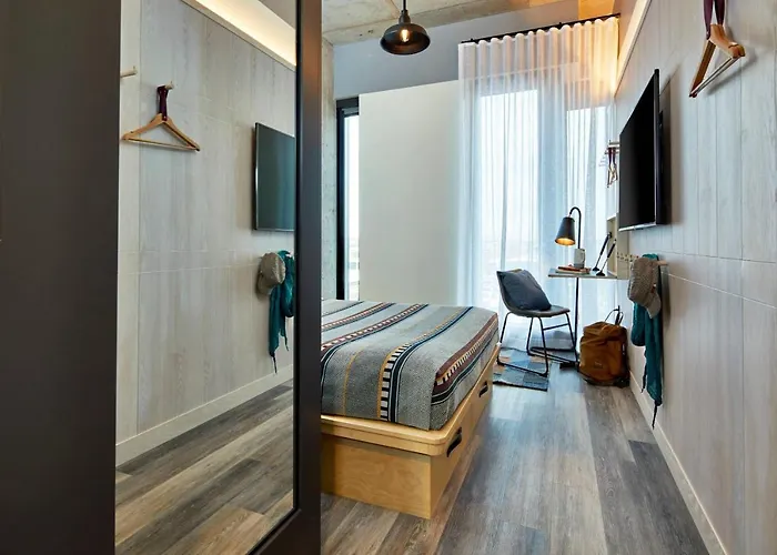 Moxy Short North 3*