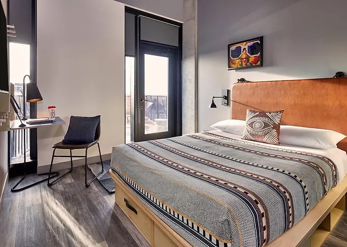 Moxy Short North