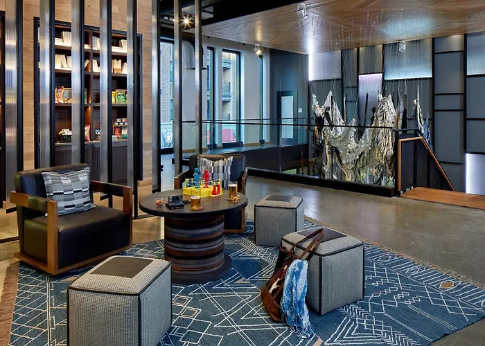 Moxy Short North 3*