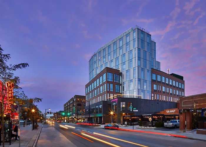 Moxy Short North 3*