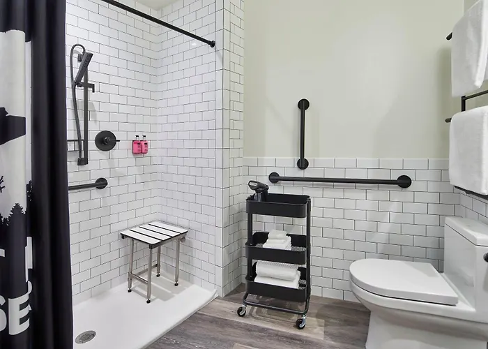 Moxy Short North Hotel