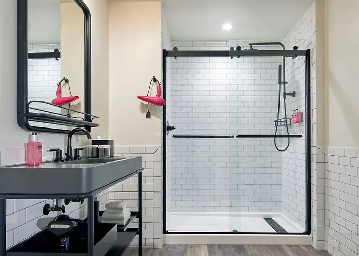 Moxy Short North Hotel 3*